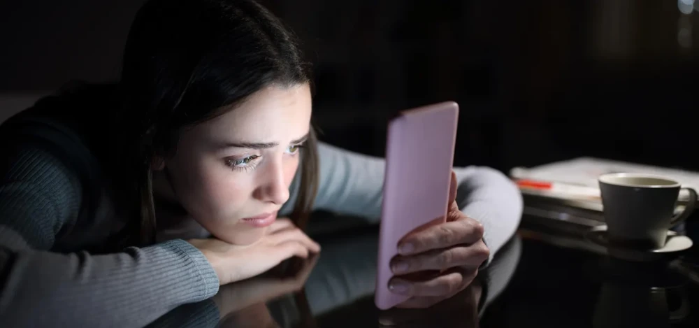 Sociale media veroorzaken geen eenzaamheid